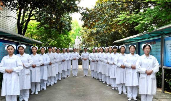四川护士学校毕业生怎么获得护士资格证