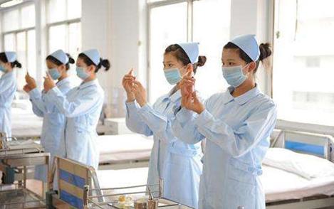 日本外籍医学院首次来蓉招聘护士，月薪20000元。“零学费，零面试，零语言要求