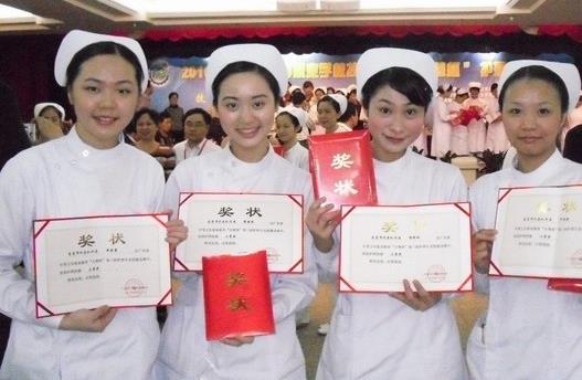 四川卫校在2013年省护理技能大赛中喜获佳绩