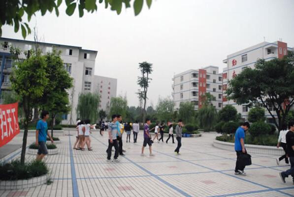 成都护理学校