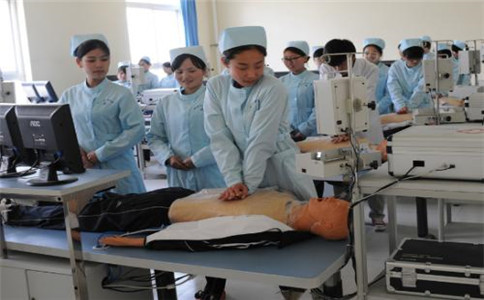 成都卫生学校举行第十八期青年党校结业典礼