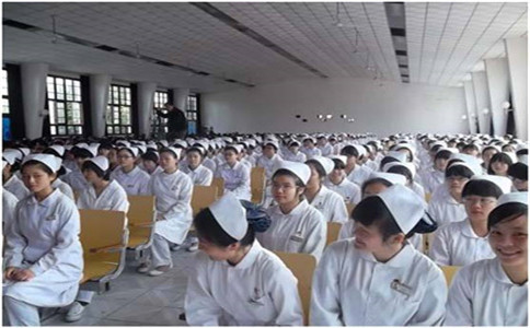成都卫生学校感恩季活动