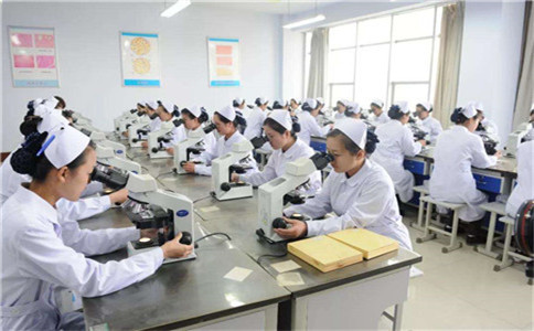 成都卫校浅谈现代检验医学更加需要实验技巧
