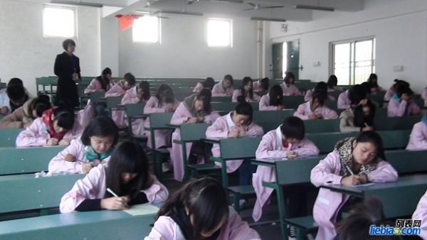 校园管理和教学管理