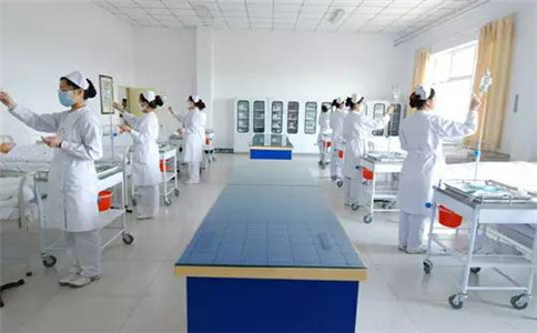2021年女孩子学口腔专业怎么样？好不好就业呢？