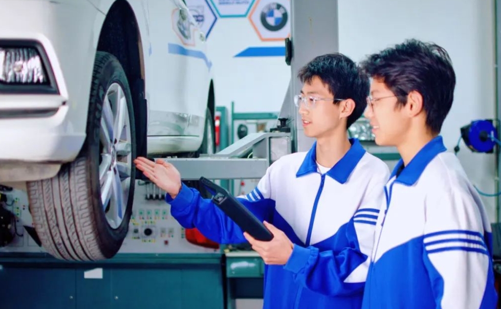 初中男生毕业选什么专业？