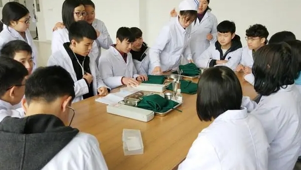 四川大学华西卫校天府校区招生要求。