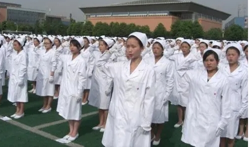 成都市蜀都卫生学校是一所公办卫校。