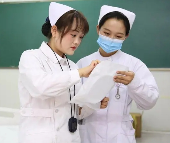成都中医药卫生学校有哪些专业？