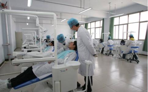 成都卫校2021年的学费大概是多少？.jpg