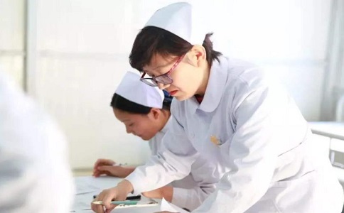 初中毕业学护理专业有什么出路？.jpg