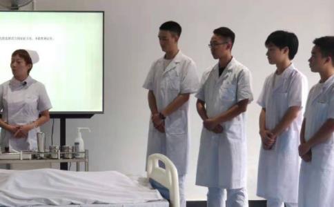 初中毕业男生读卫校什么专业好找工作？.jpg
